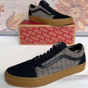 Vans Men’s Old Skool
Herringbone Black/Brown
VN000CP5YS8
Sneakers